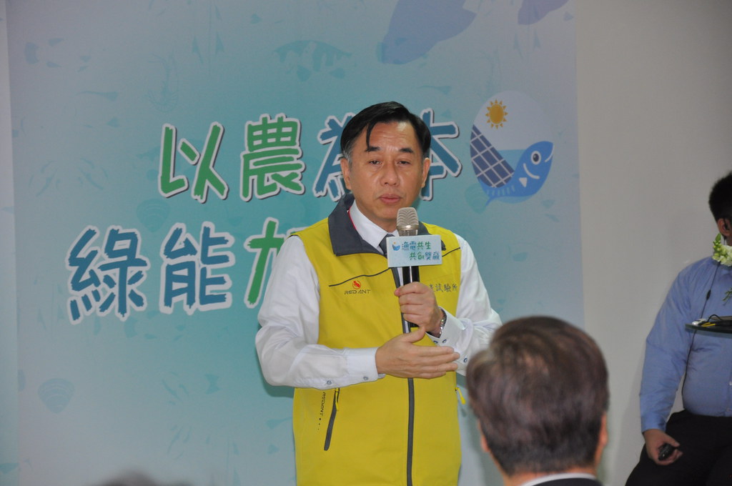 水試所所長陳君如表示，文蛤大量死亡問題多年未能解決，漁電共生或可成為轉機。孫文臨攝