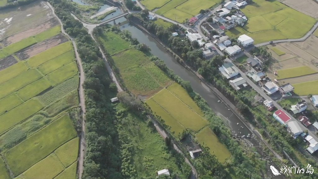要拆除掉攔砂壩或固床工得從長計議，但加寬河道減緩流速，降低河床刷深的速度，是眼前可以辦到的。