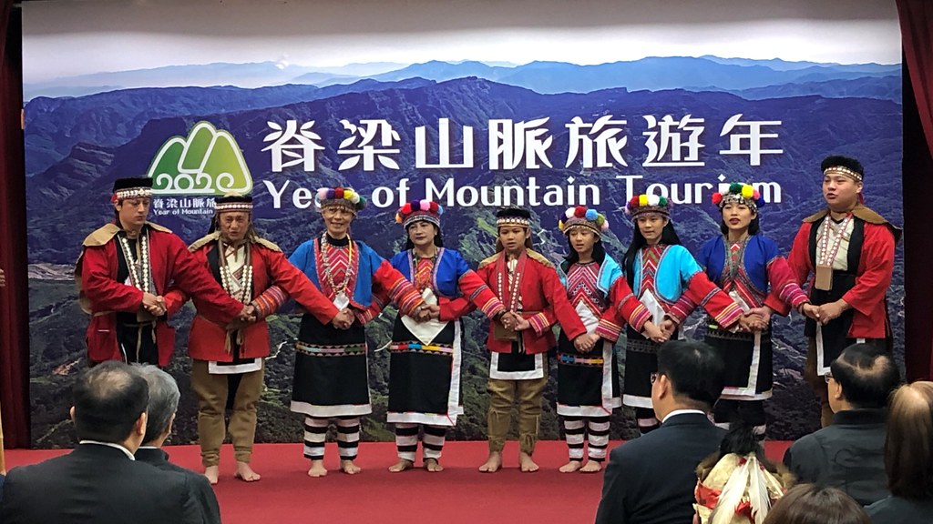 台灣脊梁山脈旅遊年始於阿里山，揭幕記者會鄒族部落以歌舞表達歡迎之意。攝影：廖靜蕙