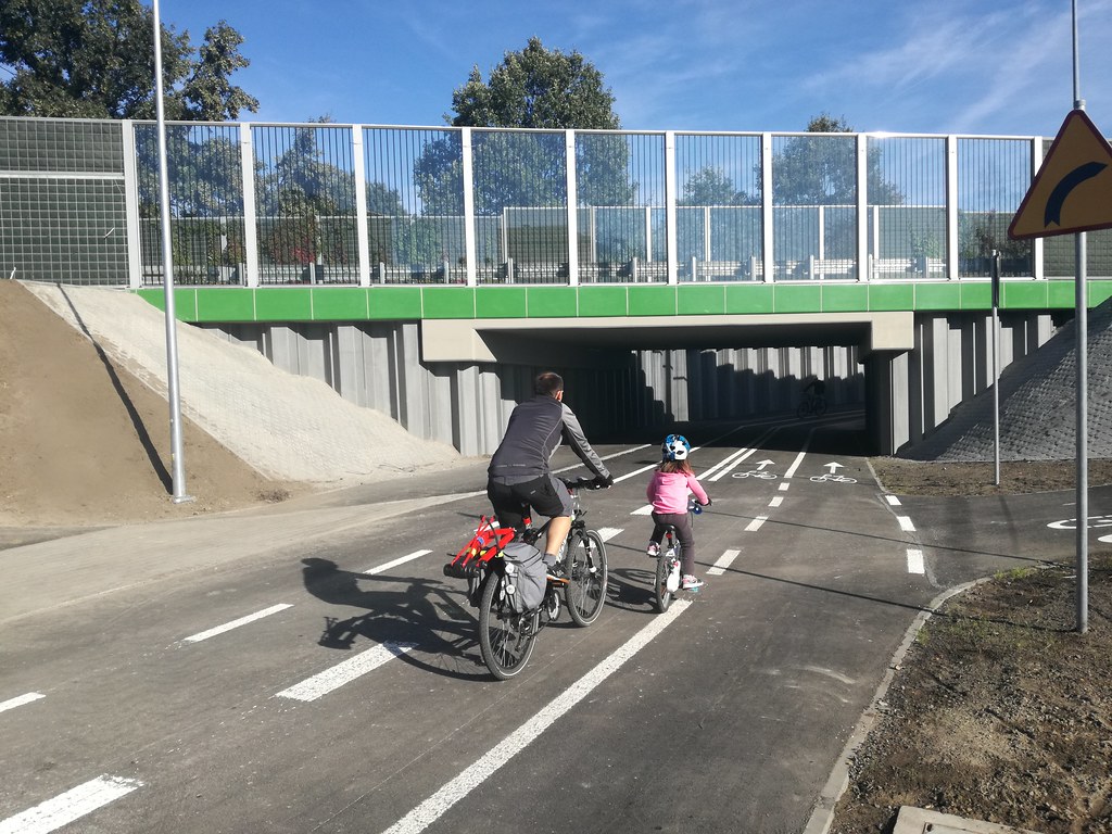 歐洲許多地區都設有自行車高速公路(bicycle highway)。照片來源:Therud/Wikimedia Commons(CC BY-SA 4.0)