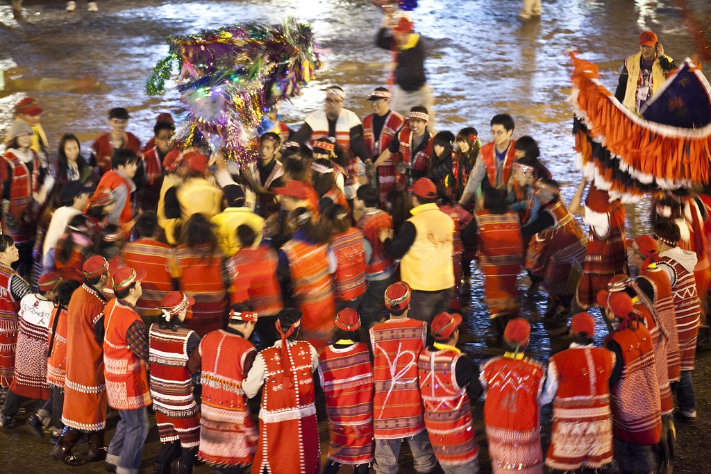 賽夏族每兩年會在南庄向天湖舉辦矮靈祭。圖片來源：astromango芒果（CC BY-NC-ND 2.0）