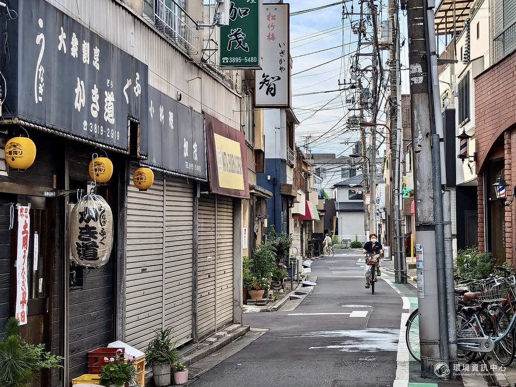 東京下町地區仍有許多木造房屋,在地震來臨時可能伴隨火災風險。攝影:陳昭宏