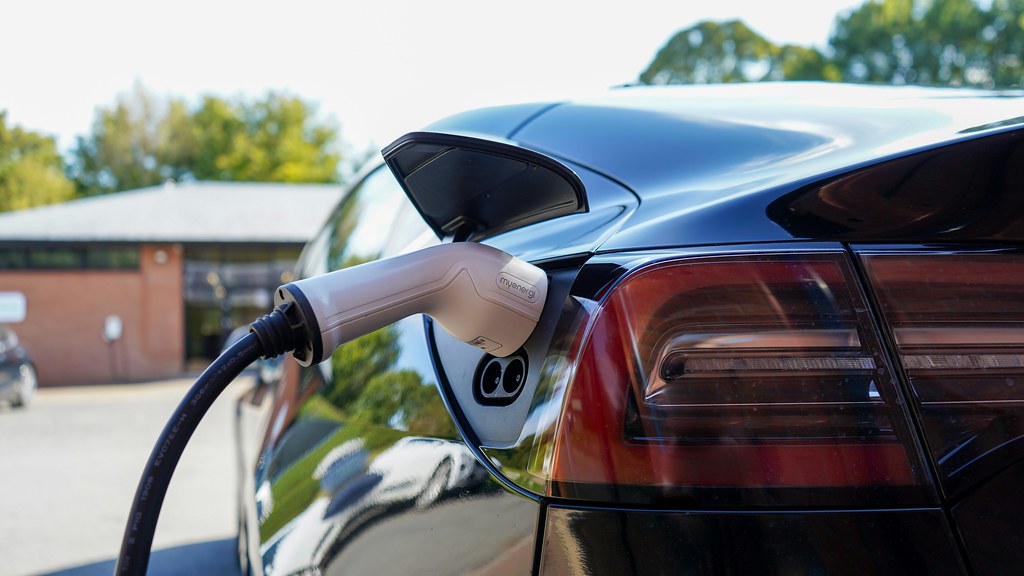 IEA預測,2024年全球電動車銷量將大幅增長至1700萬輛。照片來源:myenergi/Unsplash