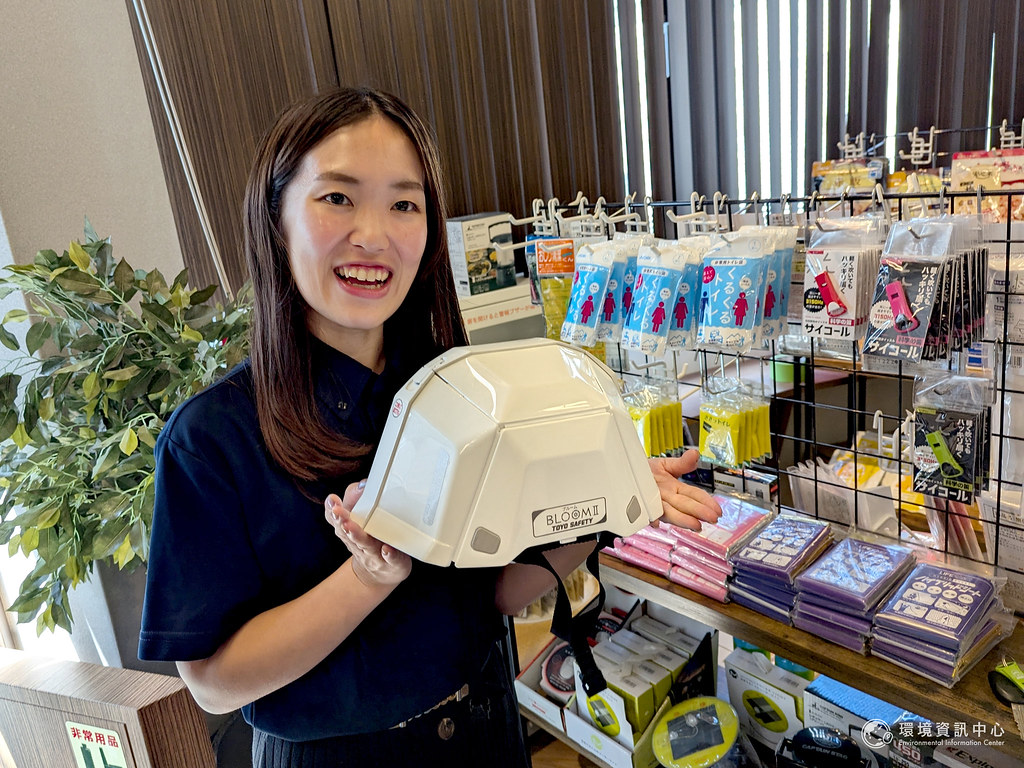 Bousai Farm的店員鹽月陽菜乃本身就是防災士。攝影:陳昭宏