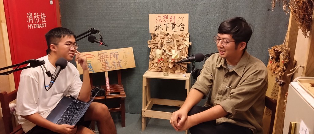 行動柴棺龜成員拜訪萬華大水溝二手屋進行訪談。圖片來源:行動柴棺龜提供