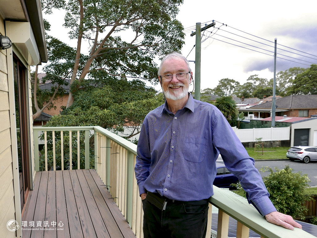 艾德彼(Ken Enderby)與他的全電氣化住家。攝影:鄒敏惠