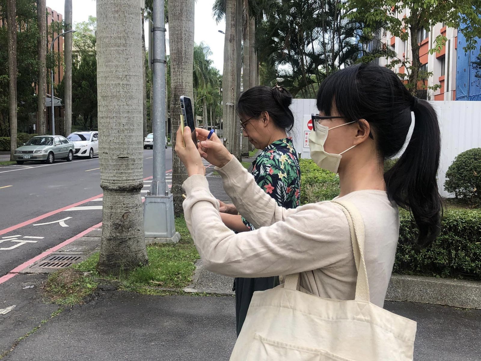 詹大千與臺灣聲景協會合作，在 2023 年 5 月至 7 月推出「尋找 55 分貝靜土」活動，邀請民眾用手機測量戶外分貝數，尋找臺北市戶外聲音平均 55 分貝的地方。 圖｜臺灣聲景協會
