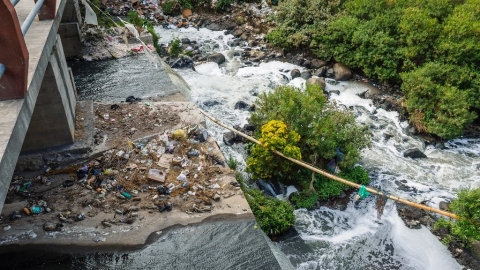 研究：十年一遇河川洪水 塑膠擴散多10倍 學者憂清除難度跟著增