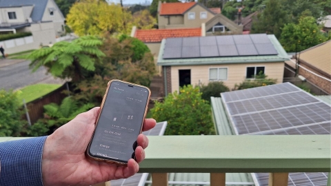  他實現「電費自由」——在現代都市中過著能源自給自足的生活容易嗎？