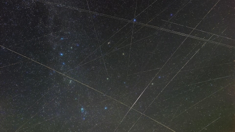 「星鏈」太亮遮蔽星空 科學家控告馬斯克