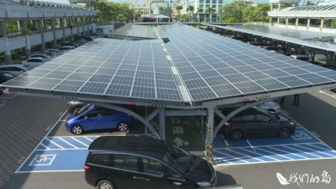 屋頂光電的未來 違建屋頂設太陽能板問題多
