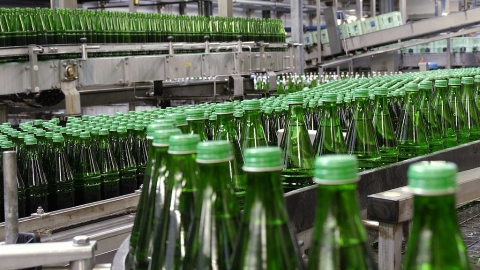  飲料包裝塑膠微粒比一比 研究：玻璃瓶比寶特瓶高50倍