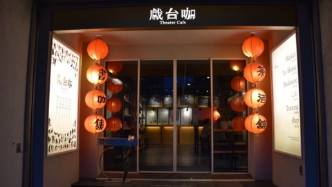 戲台下的獨立書店 注入劇場書香氣