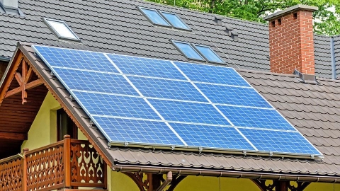 每六戶就有一戶裝家用太陽能板 澳洲「社區共享電池」現身 不再擔心超額發電