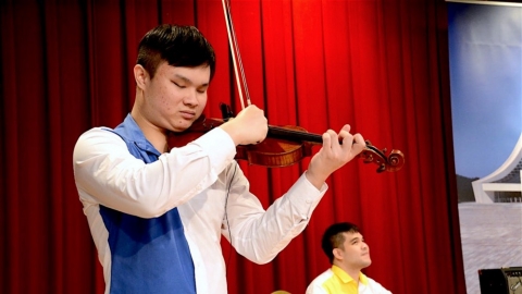 視力不等於實力 明盲合作爵士樂團