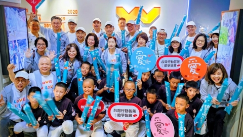 為夢想揮棒，點燃希望的陽光