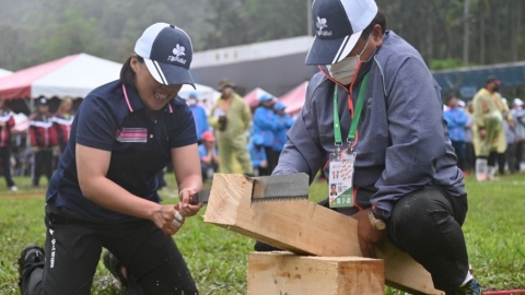 鋸木接力 結合原住民傳統技能和團隊精神