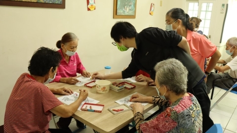 一念學苑照顧失智長者 在遊戲中延緩退化