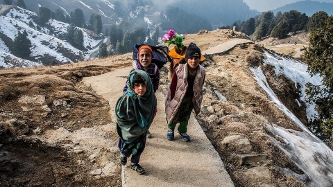 尼泊爾人道救援 MountainChild投入社區兒童工作