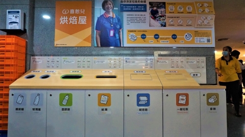 RE-THINK前進新北耶誕城改造垃圾桶 民眾回收正確率接近翻倍