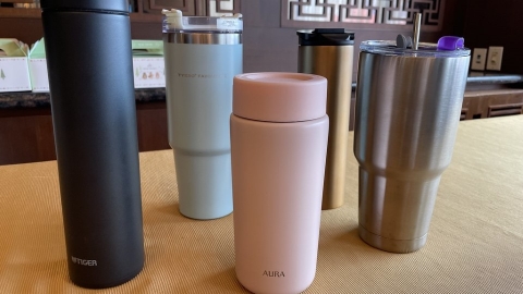 自備飲料杯先漲再折？ 減塑新制上路，看懂人手一杯清涼的代價