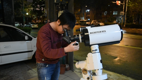 仰望書房 陪你揭開宇宙的面紗