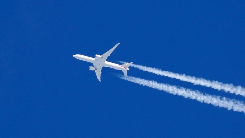 航空業新發現 只要微調飛行高度 就能大幅減少飛機雲、降低暖化效應